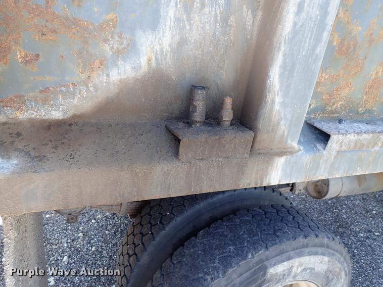 image for item DE5334 2002 Ford F650 dump truck