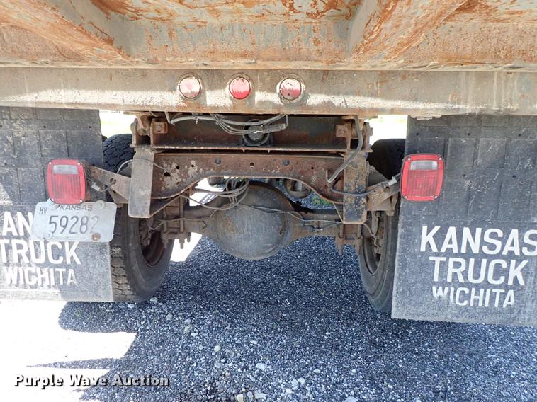 image for item DE5334 2002 Ford F650 dump truck