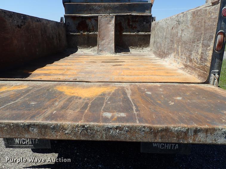 image for item DE5334 2002 Ford F650 dump truck