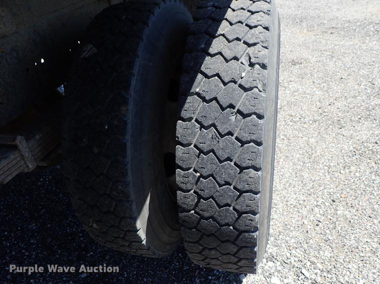 image for item DE5334 2002 Ford F650 dump truck