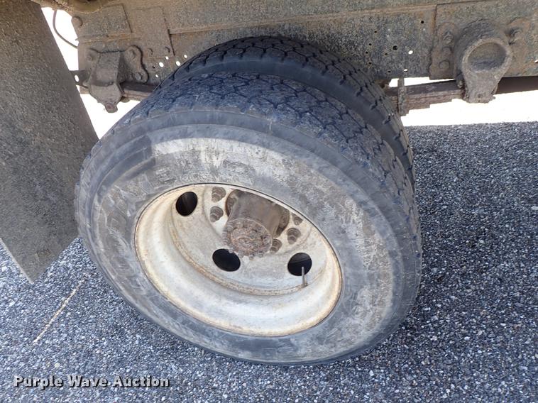 image for item DE5334 2002 Ford F650 dump truck