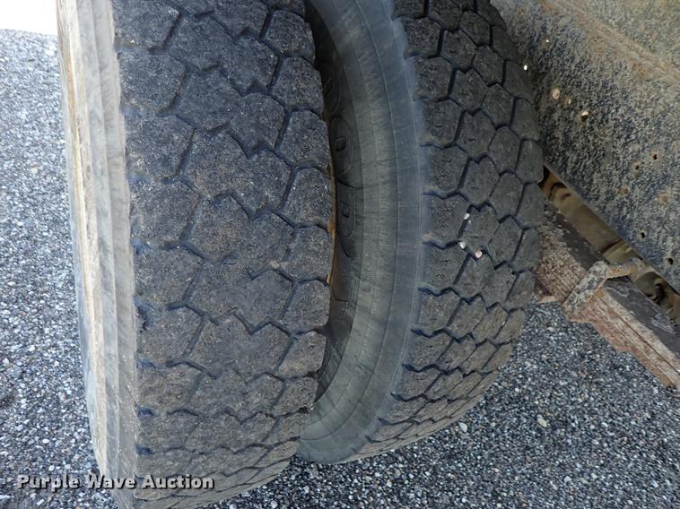 image for item DE5334 2002 Ford F650 dump truck