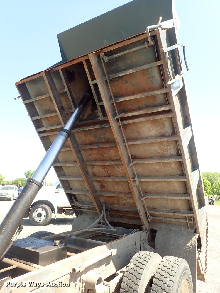 image for item DE5334 2002 Ford F650 dump truck