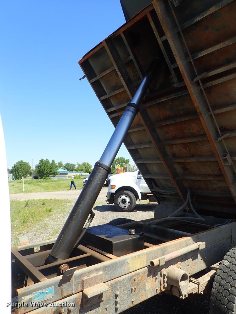 image for item DE5334 2002 Ford F650 dump truck