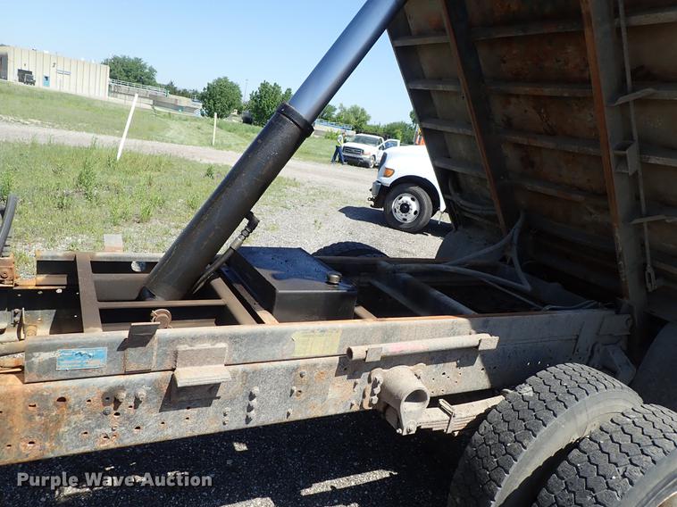 image for item DE5334 2002 Ford F650 dump truck