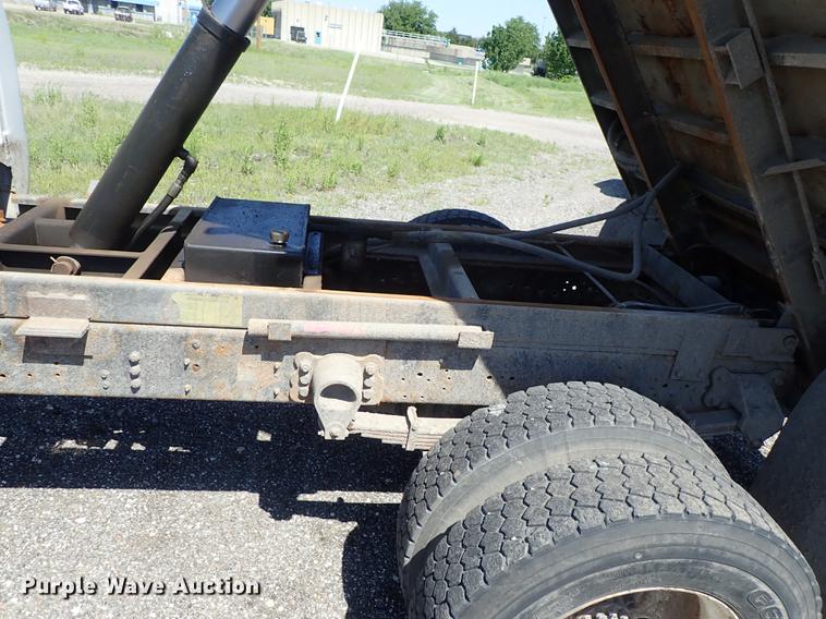 image for item DE5334 2002 Ford F650 dump truck