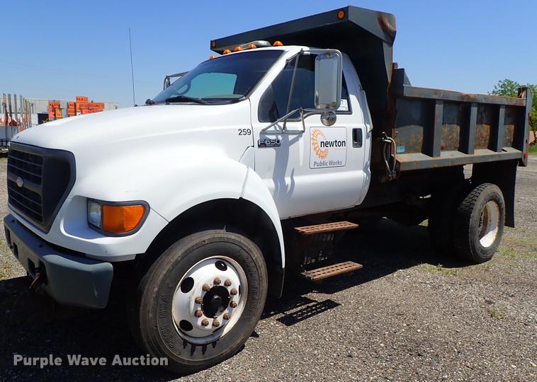 image for item DE5335 2003 Ford F650 dump truck