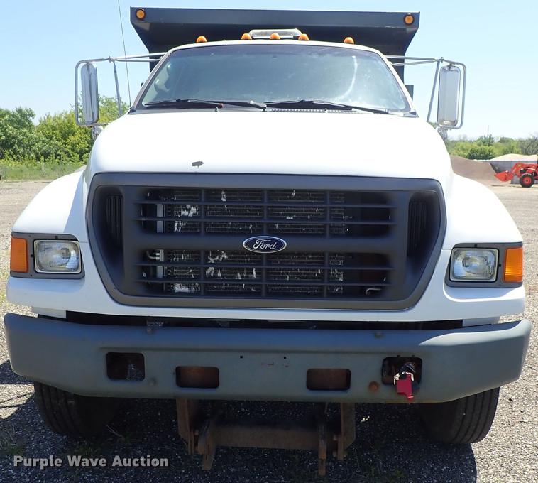 image for item DE5335 2003 Ford F650 dump truck
