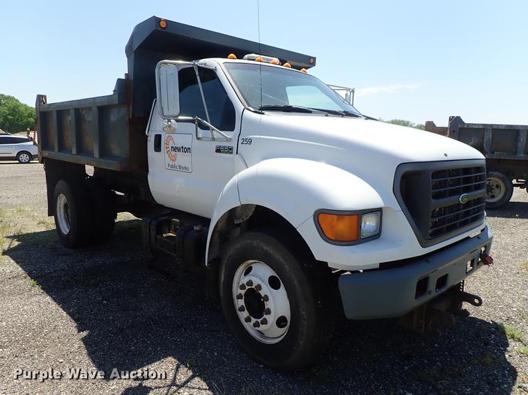 image for item DE5335 2003 Ford F650 dump truck