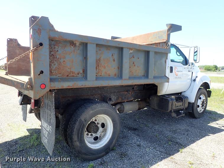 image for item DE5335 2003 Ford F650 dump truck