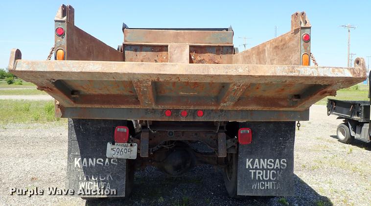 image for item DE5335 2003 Ford F650 dump truck