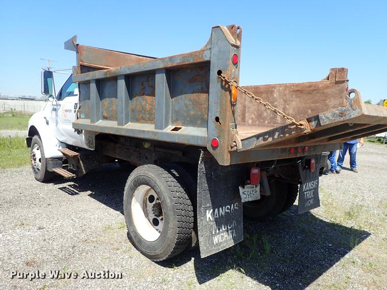 image for item DE5335 2003 Ford F650 dump truck