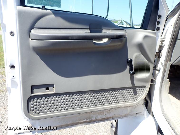 image for item DE5335 2003 Ford F650 dump truck