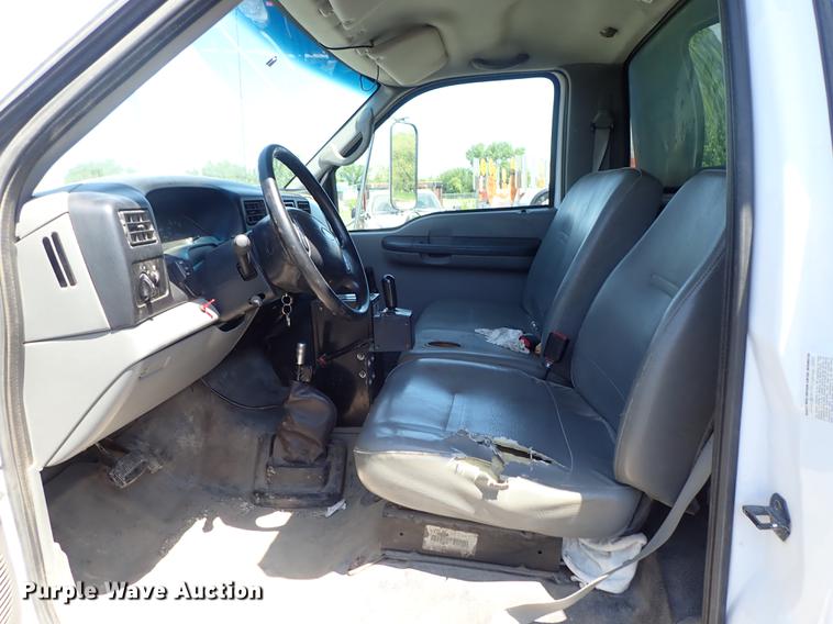 image for item DE5335 2003 Ford F650 dump truck