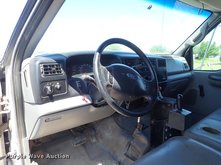 image for item DE5335 2003 Ford F650 dump truck