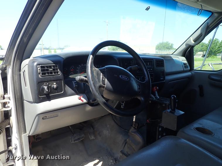 image for item DE5335 2003 Ford F650 dump truck