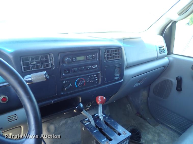 image for item DE5335 2003 Ford F650 dump truck