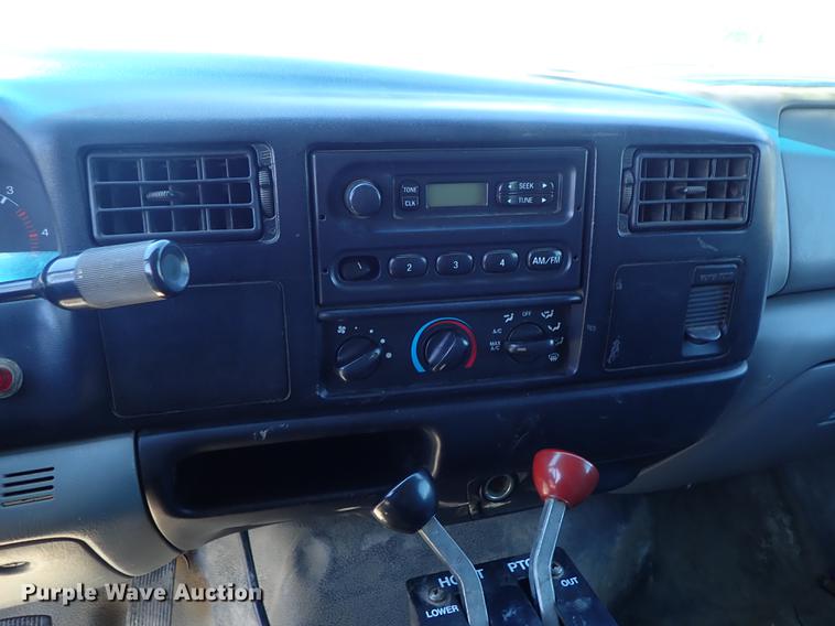 image for item DE5335 2003 Ford F650 dump truck