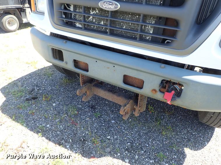 image for item DE5335 2003 Ford F650 dump truck