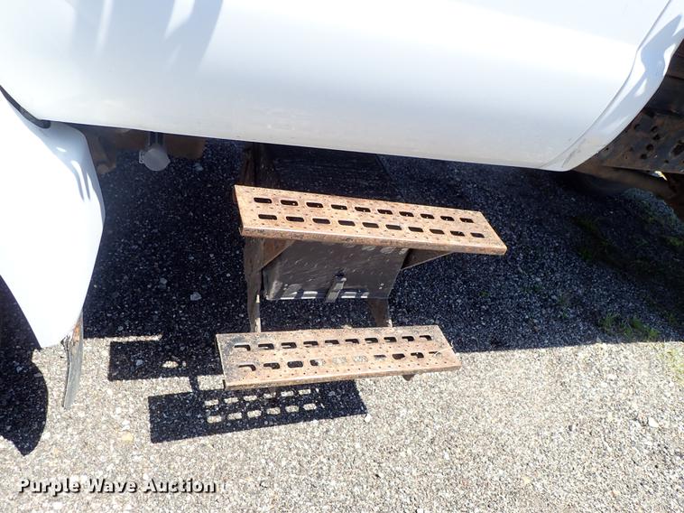 image for item DE5335 2003 Ford F650 dump truck