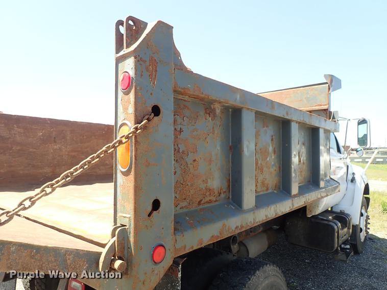 image for item DE5335 2003 Ford F650 dump truck