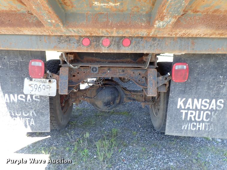 image for item DE5335 2003 Ford F650 dump truck