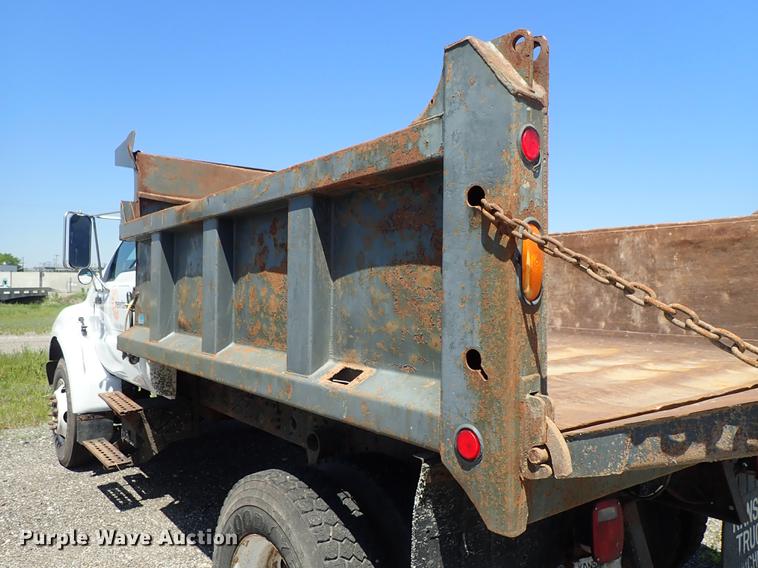 image for item DE5335 2003 Ford F650 dump truck