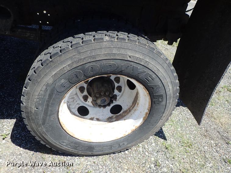 image for item DE5335 2003 Ford F650 dump truck