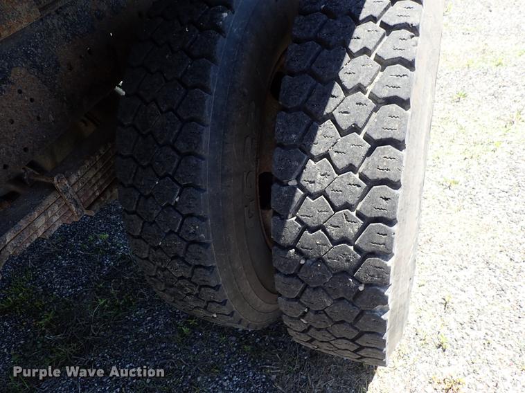 image for item DE5335 2003 Ford F650 dump truck