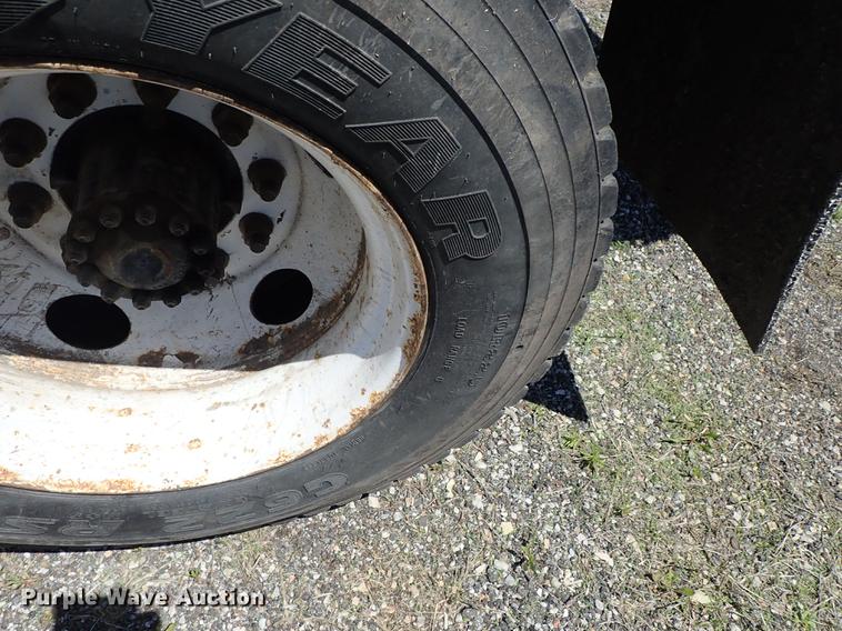 image for item DE5335 2003 Ford F650 dump truck