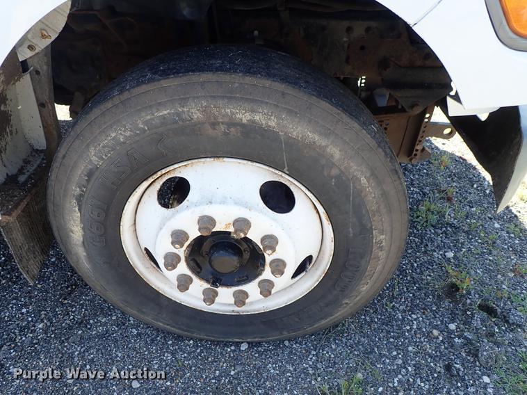 image for item DE5335 2003 Ford F650 dump truck