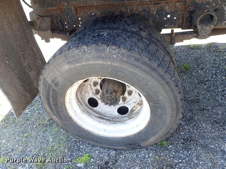 image for item DE5335 2003 Ford F650 dump truck