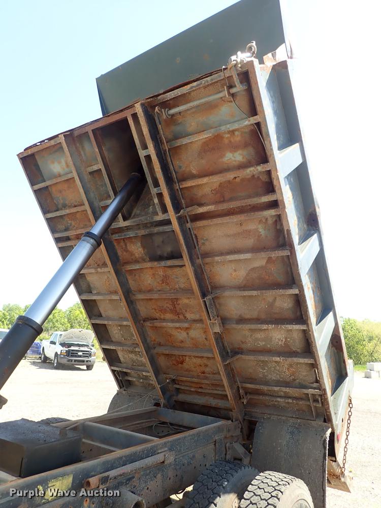 image for item DE5335 2003 Ford F650 dump truck