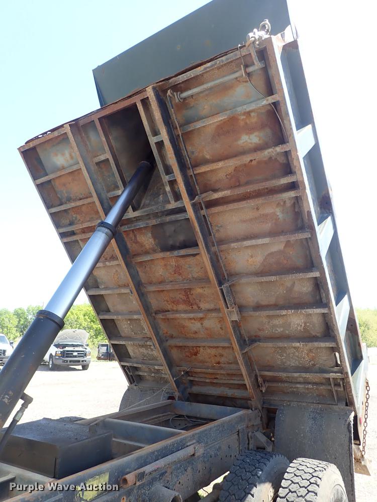 image for item DE5335 2003 Ford F650 dump truck