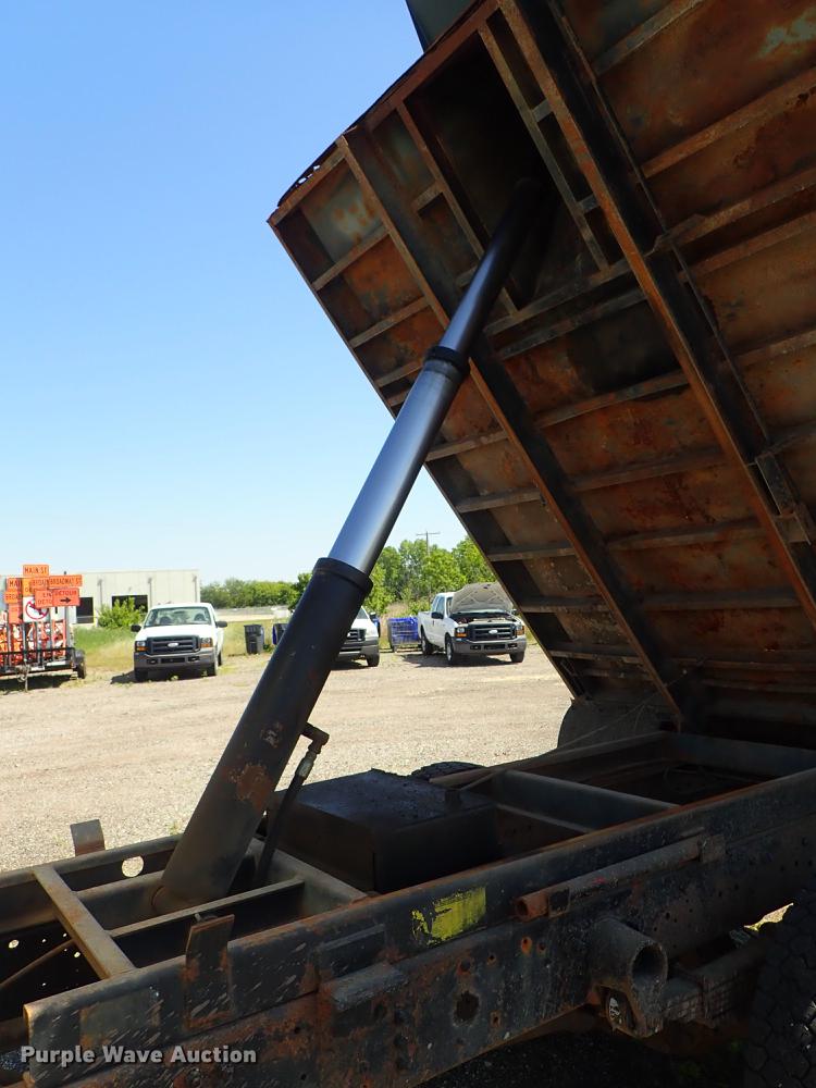 image for item DE5335 2003 Ford F650 dump truck