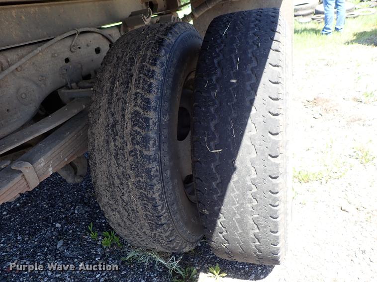 image for item DE5336 2000 Ford F350 Super Duty dump bed pickup truck