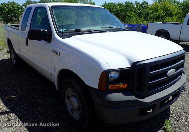 image for item DE5337 2006 Ford F250 Super Duty SuperCab pickup truck