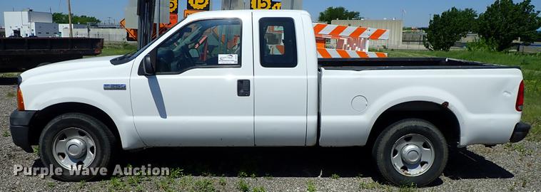 image for item DE5337 2006 Ford F250 Super Duty SuperCab pickup truck