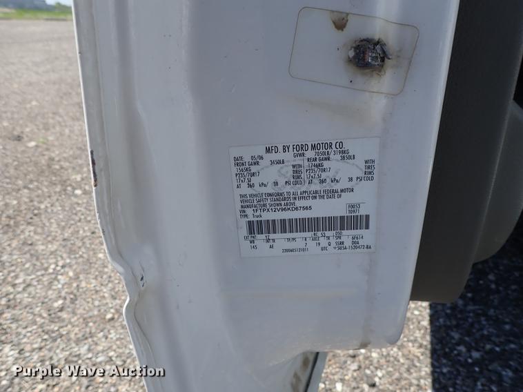 image for item DE5338 2006 Ford F150 SuperCab pickup truck