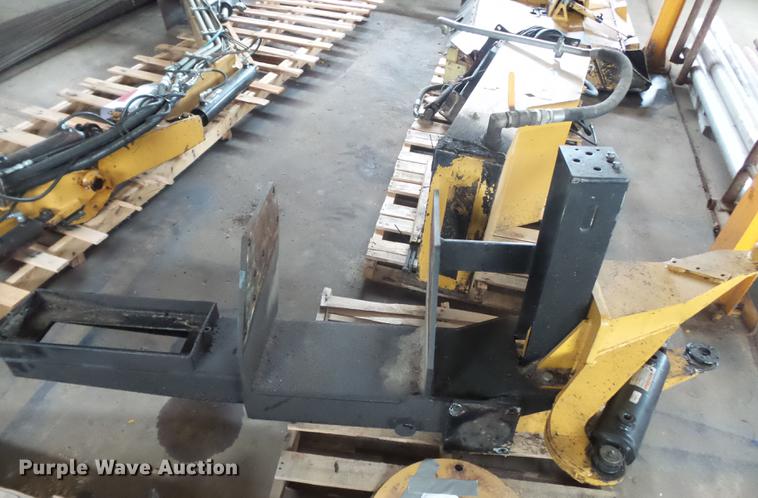 image for item DE7804 Tiger 34852 boom rotary mower