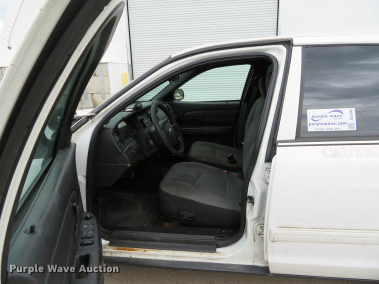 image for item DE8042 2009 Ford Crown Victoria Police Interceptor