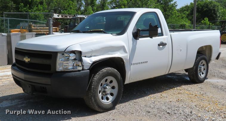 image for item DE8099 2008 Chevrolet Silverado 1500 pickup truck