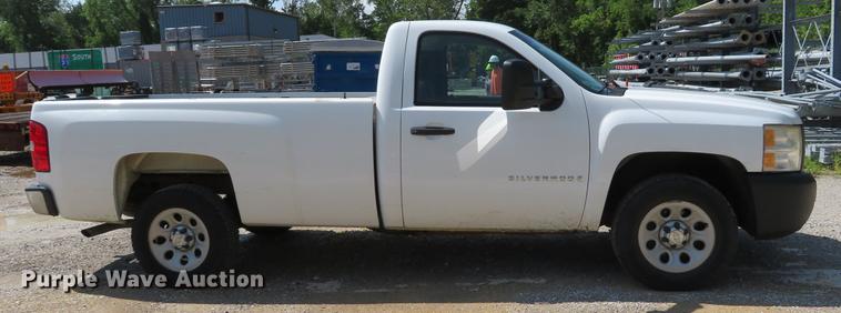 image for item DE8099 2008 Chevrolet Silverado 1500 pickup truck