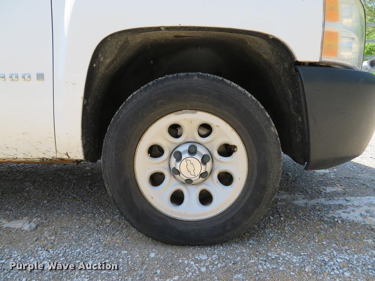 image for item DE8099 2008 Chevrolet Silverado 1500 pickup truck