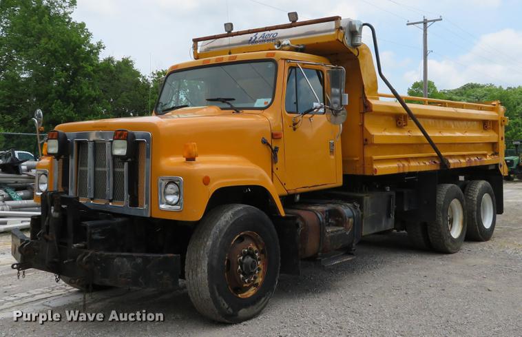 image for item DE8100 2002 International 2554 dump truck