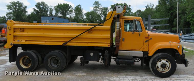 image for item DE8100 2002 International 2554 dump truck