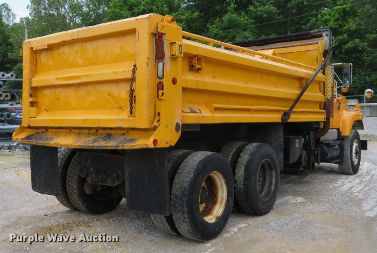 image for item DE8100 2002 International 2554 dump truck