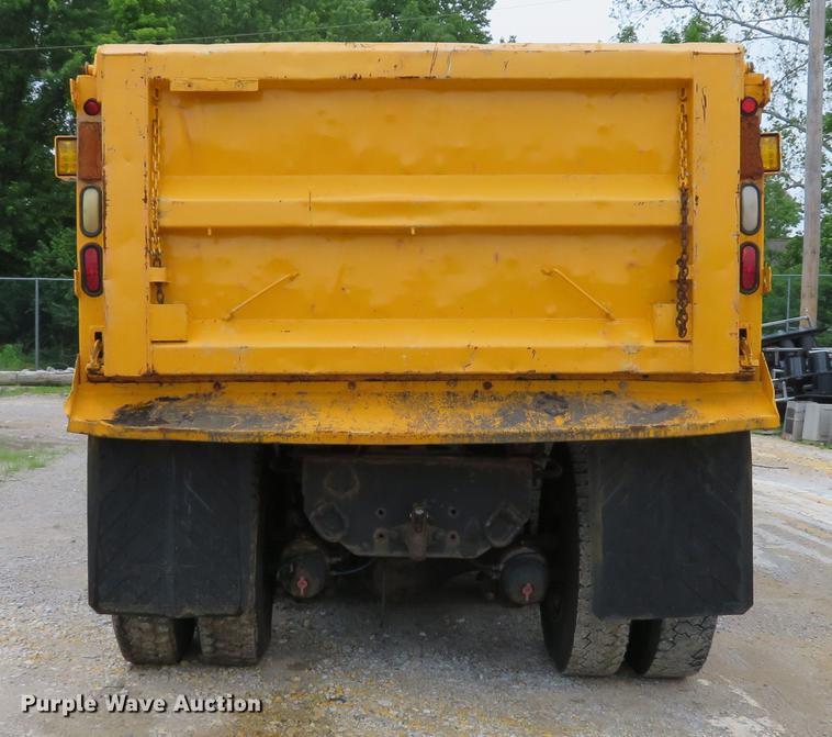 image for item DE8100 2002 International 2554 dump truck