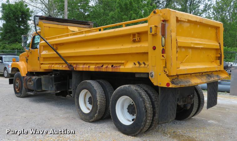 image for item DE8100 2002 International 2554 dump truck