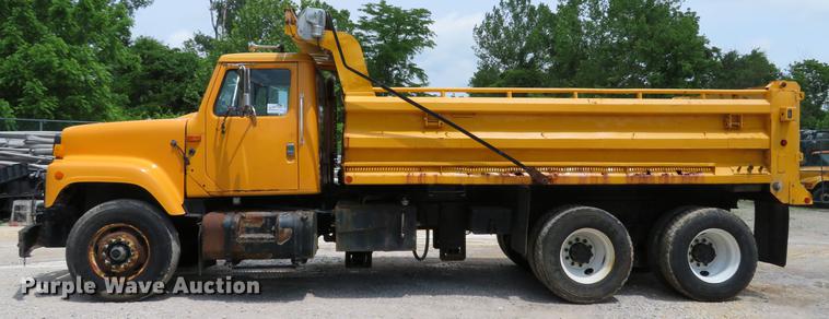 image for item DE8100 2002 International 2554 dump truck